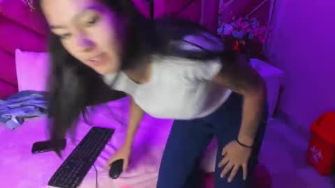 Snapshot of gisell_squirt chatting on October 15, 11:43 am gisell_squirt online show from October 15, 11:43 am