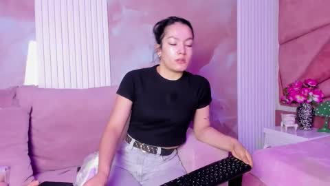 Snapshot of gisell_squirt chatting on April 5, 1:52 pm gisell_squirt online show from April 5, 1:52 pm