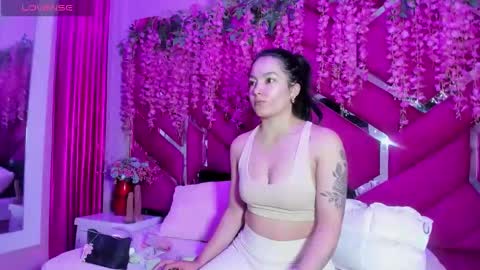Snapshot of gisell_squirt chatting on April 6, 12:50 pm gisell_squirt online show from April 6, 12:50 pm