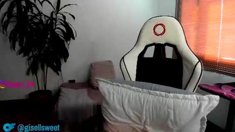 Gisella  online show from June 21, 8:00 pm