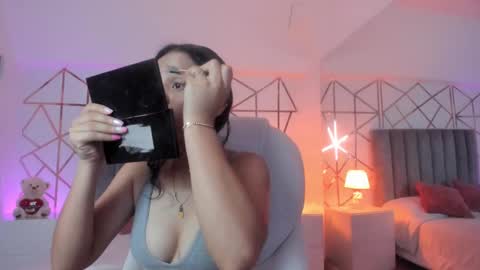 GISELLE ROLDAN online show from February 26, 12:03 pm