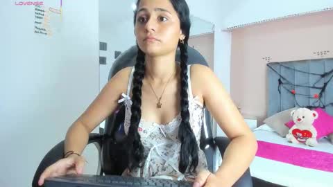 GISELLE ROLDAN online show from October 25, 4:31 am