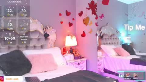 GiselleNoah online show from March 10, 11:10 am