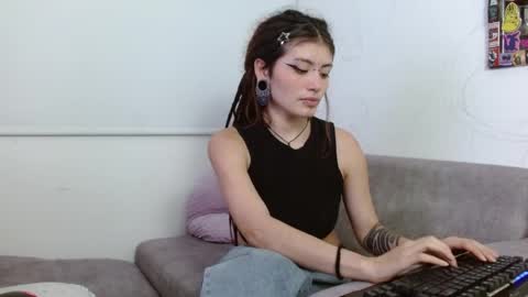 Snapshot of giulietta_mon chatting on May 28, 4:21 am Giulietta online show from May 28, 4:21 am