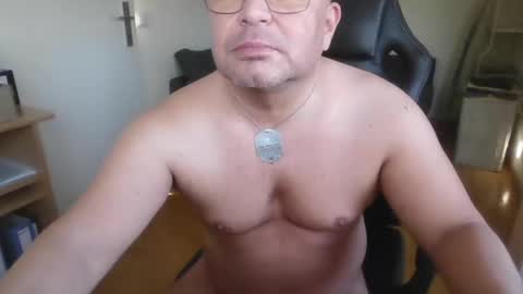 Snapshot of giulio203 chatting on December 29, 10:23 am giulio203 online show from December 29, 10:23 am