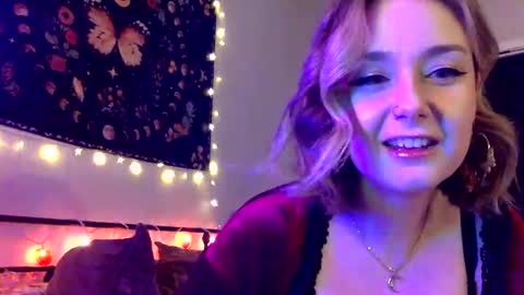 givemesweetdreams online show from March 4, 4:27 am