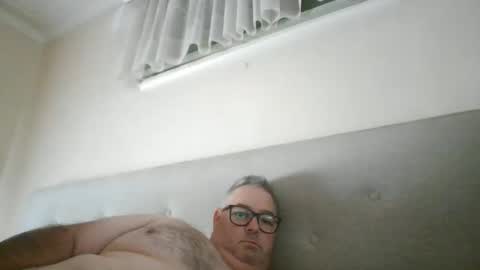 Snapshot of gixxer06 chatting on May 15, 10:17 pm bi Gixxer online show from May 15, 10:17 pm