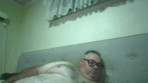 Snapshot of gixxer06 chatting on May 17, 6:33 am bi Gixxer online show from May 17, 6:33 am