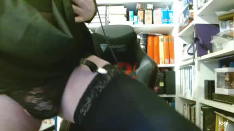 Snapshot of gizmox_ chatting on March 6, 5:00 pm GizmoX online show from March 6, 5:00 pm