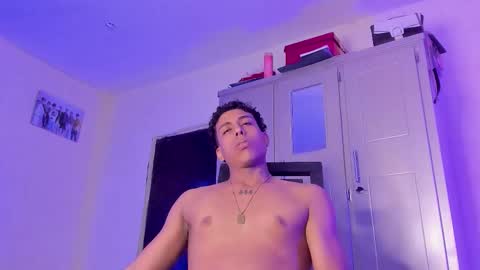 Snapshot of glader_guy chatting on December 2, 10:05 pm only for you bby online show from December 2, 10:05 pm