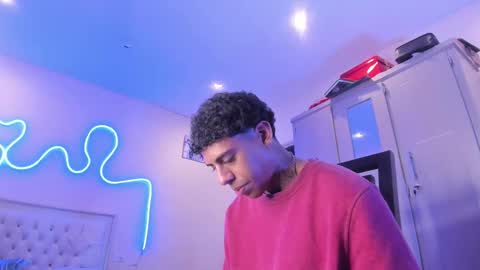 Snapshot of glader_guy chatting on December 21, 10:06 pm only for you bby online show from December 21, 10:06 pm