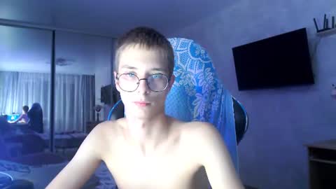 Snapshot of glasses_cat chatting on July 24, 10:52 pm Eugene and Damian online show from July 24, 10:52 pm