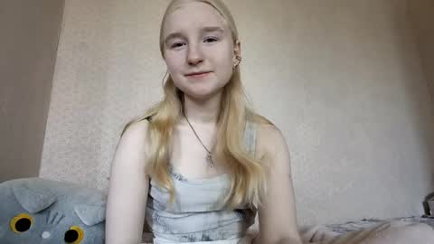 Snapshot of glennabeem chatting on April 15, 8:10 am Laura online show from April 15, 8:10 am