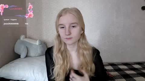 Snapshot of glennabeem chatting on April 30, 7:36 am Laura online show from April 30, 7:36 am
