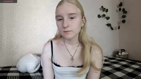 Snapshot of glennabeem chatting on May 13, 9:06 am Laura online show from May 13, 9:06 am
