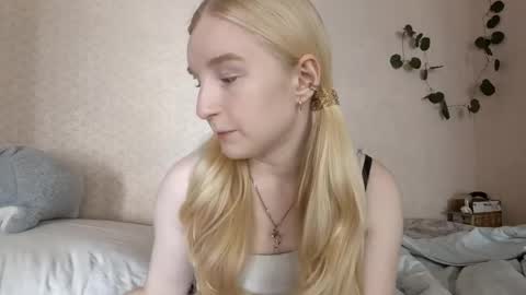 Snapshot of glennabeem chatting on May 19, 7:04 am Laura online show from May 19, 7:04 am