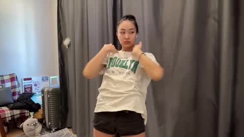 Mia online show from April 7, 9:10 am