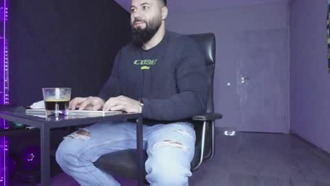 Matthew .. for short call me Matt online show from December 14, 4:40 am