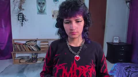 Snapshot of glitch_doll chatting on October 18, 1:56 pm NYX online show from October 18, 1:56 pm