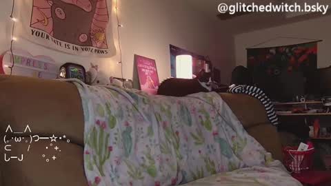 Glitch online show from December 19, 10:32 pm