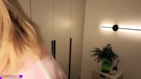Miroslava friends call me Mira  online show from April 8, 3:39 am