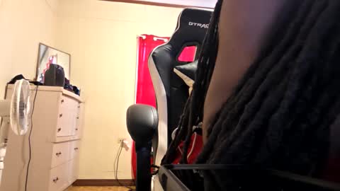 Snapshot of glomightyj chatting on March 29, 8:20 pm glomightyj online show from March 29, 8:20 pm
