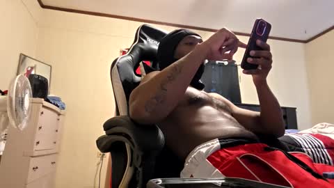 Snapshot of glomightyj chatting on May 11, 6:27 pm glomightyj online show from May 11, 6:27 pm