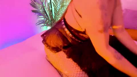 Mimi online show from October 25, 6:02 pm