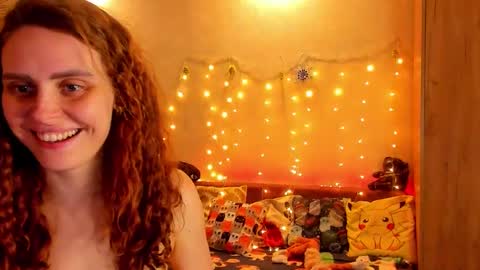 Gloria Wood online show from January 3, 9:05 pm