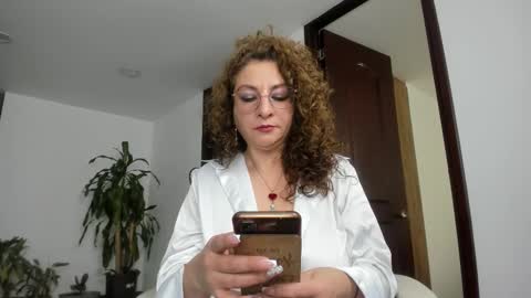 Snapshot of gloriacrespo chatting on March 3, 5:50 pm gloriacrespo online show from March 3, 5:50 pm