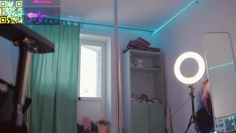 Snapshot of glorikitty chatting on February 9, 12:09 pm Sasha online show from February 9, 12:09 pm