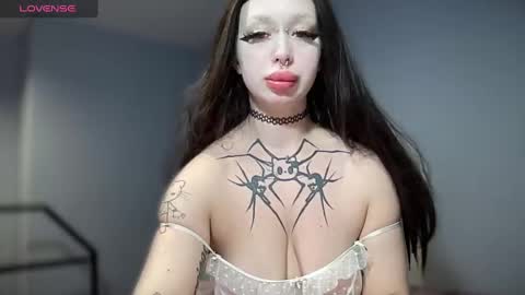 Snapshot of gloryaaaa chatting on December 21, 12:31 am I want to make you happy and lovense online show from December 21, 12:31 am