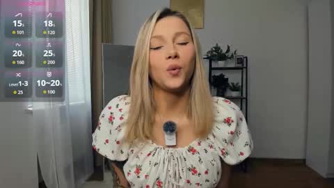 Snapshot of glossybabe_ chatting on September 15, 7:08 am Cherry online show from September 15, 7:08 am