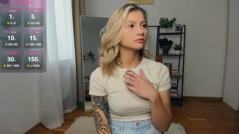 Snapshot of glossybabe_ chatting on September 18, 7:10 am Cherry online show from September 18, 7:10 am