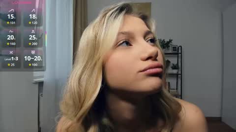 Snapshot of glossybabe_ chatting on October 6, 7:39 am Cherry online show from October 6, 7:39 am