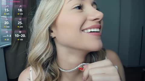 Snapshot of glossybabe_ chatting on October 17, 7:22 am Cherry online show from October 17, 7:22 am