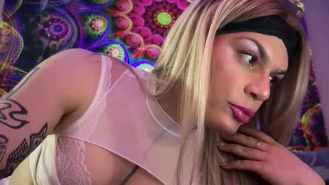 Glow Goddess online show from January 19, 7:45 am