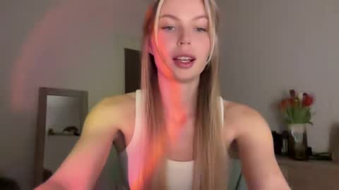 Snapshot of glow_angel chatting on January 29, 8:56 pm glow_angel online show from January 29, 8:56 pm