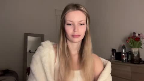 Snapshot of glow_angel chatting on January 30, 7:04 pm glow_angel online show from January 30, 7:04 pm