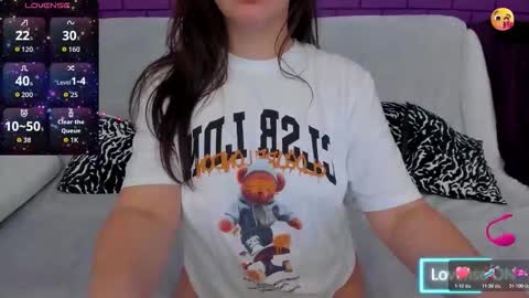 Mia online show from November 3, 5:25 pm