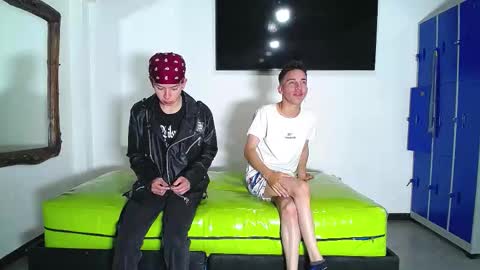 THOMAS AND DAMIAND online show from November 8, 6:07 pm