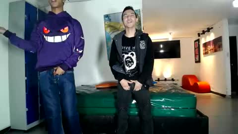 THOMAS AND DAMIAND online show from May 2, 8:58 pm