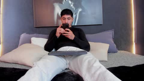 Snapshot of god_of_olympus1 chatting on December 10, 4:06 pm steven online show from December 10, 4:06 pm