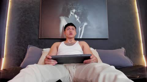 Snapshot of god_of_olympus1 chatting on January 4, 10:13 pm steven online show from January 4, 10:13 pm