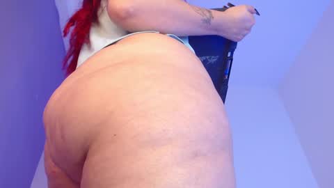 Snapshot of goddess_allison chatting on February 6, 1:27 am goddess_allison online show from February 6, 1:27 am