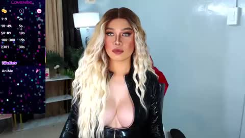 Snapshot of goddess_lykafox chatting on February 26, 2:04 am Lyka Fox online show from February 26, 2:04 am