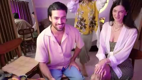   330 UTC2 girls   online show from April 11, 2:38 am