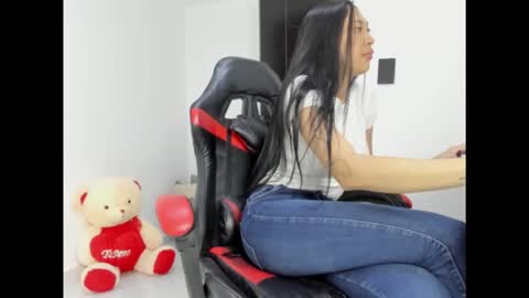 goddess_of_pigs online show from April 11, 6:40 am
