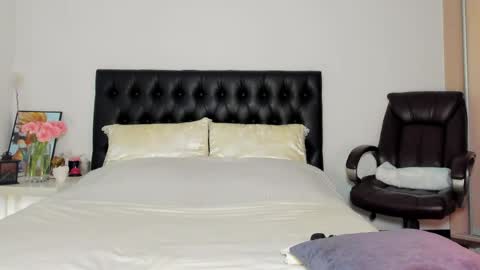 Snapshot of goddess_squirt_ chatting on May 22, 2:30 am Katrin online show from May 22, 2:30 am