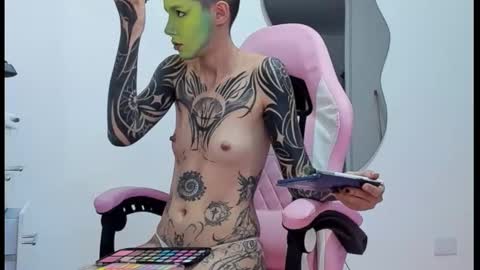 vee online show from October 31, 10:11 pm